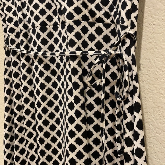 Silk dress mid-length deep v-neck thin belt sz M - Picture 3 of 3